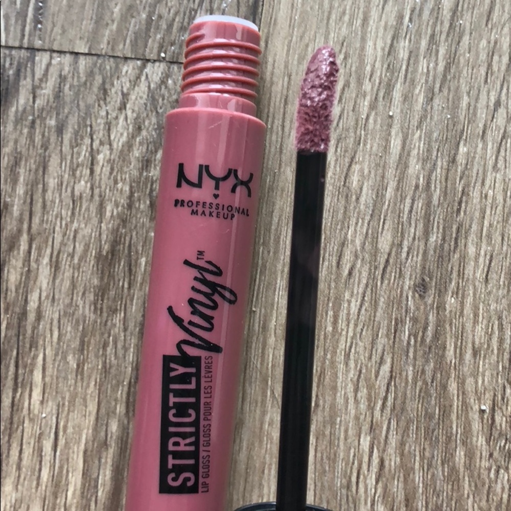 NYX strictly vinyl lip gloss